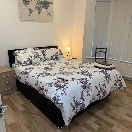 Room With King Size Bed And Private En Suite Bathroom In The Centre Watford  Dış mekan fotoğraf